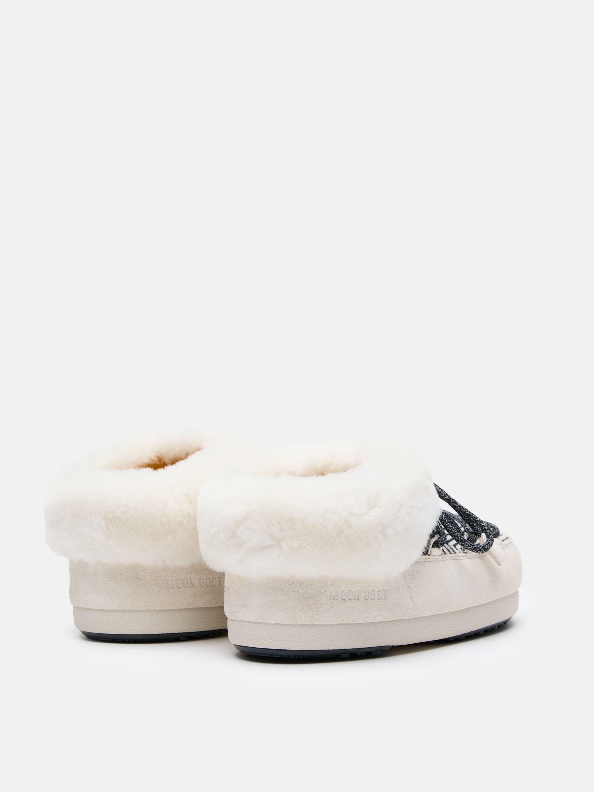 MOON BOOT X GUEST IN RESIDENCE EVX CHALET BLANC SABLE MULES EN FAUX POIL